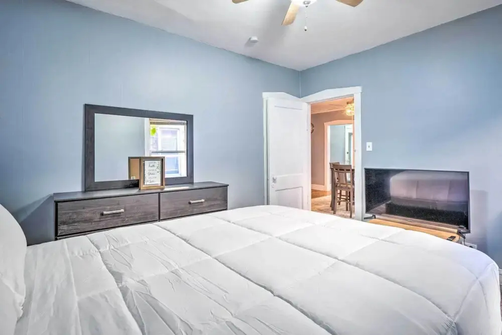 Historic Oak Park Apartment ~ 8 Mi to Downtown