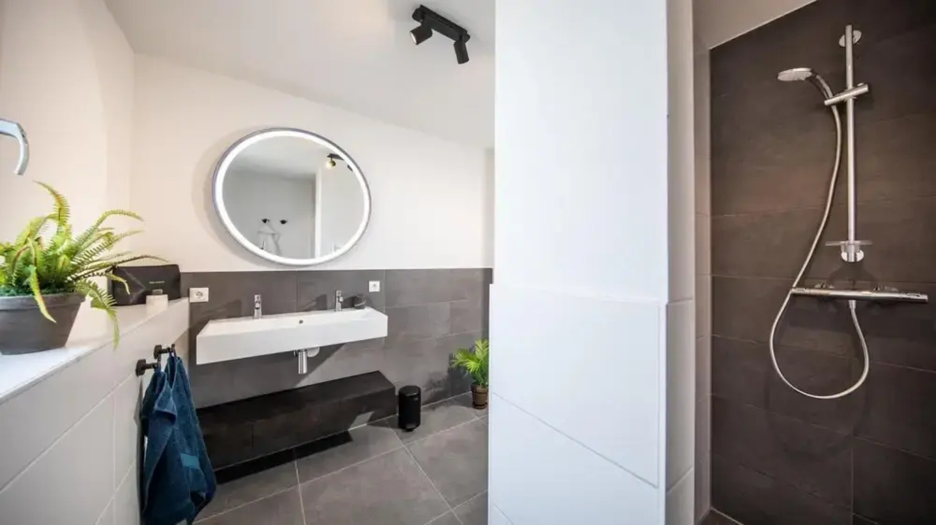 Luxe 4p in Thorn With 2 Bedrooms and 1 Bathrooms