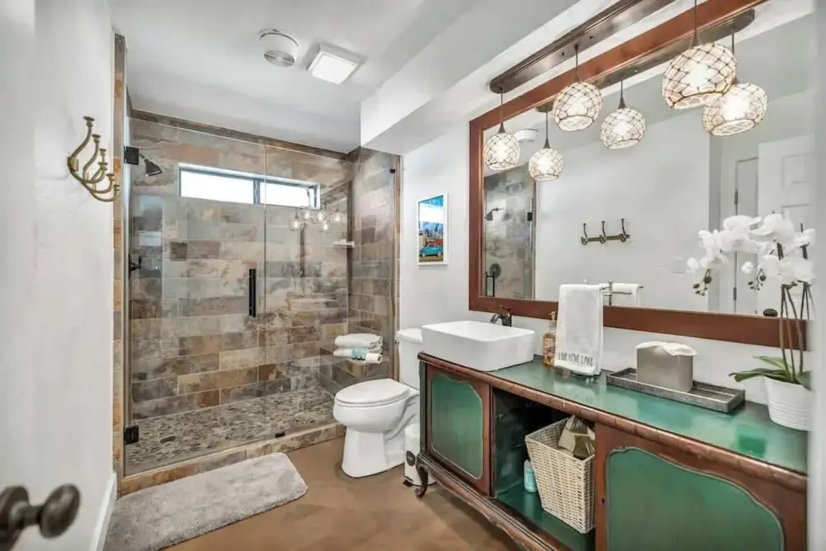 Lakefront Paradise With Firepit