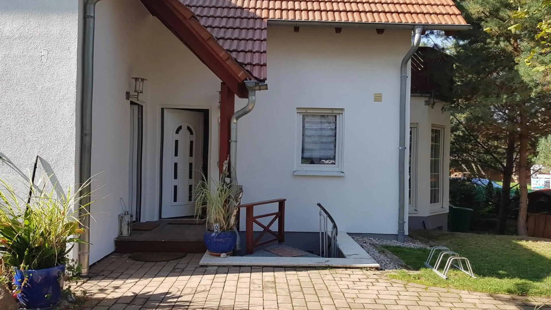 Pool & Lake Holiday Home