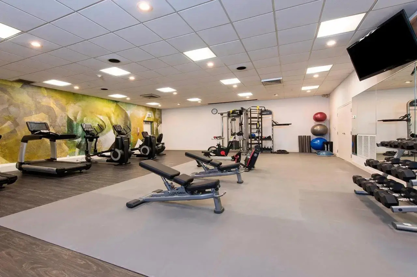 Sonesta Hotel Grand Rapids Airport