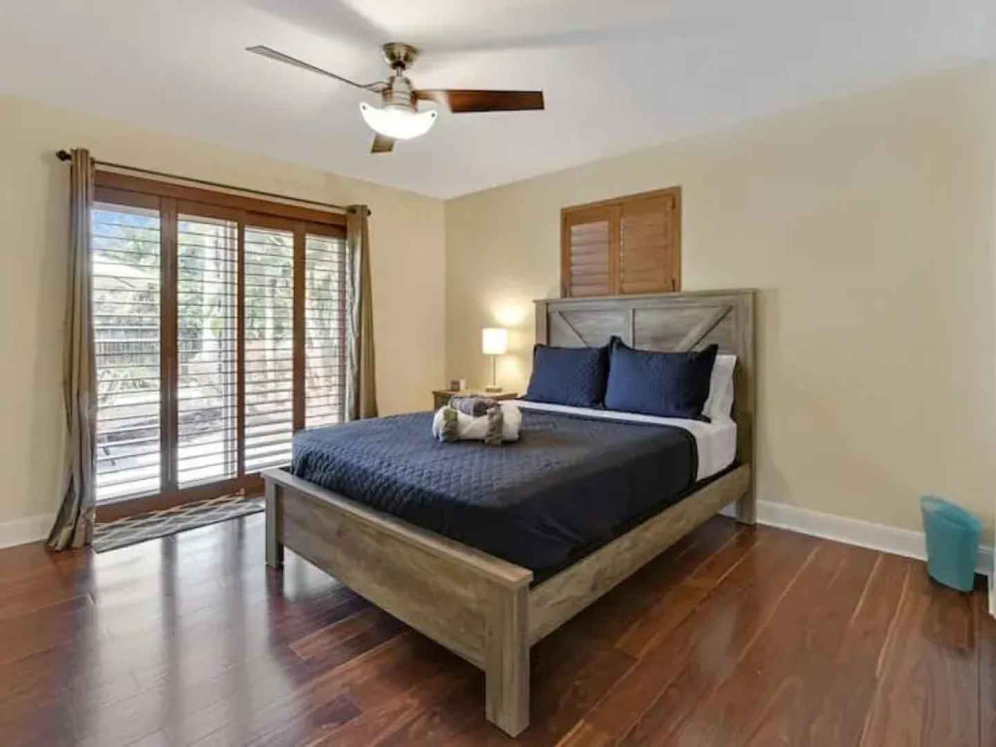 Beautiful pool property with woffice