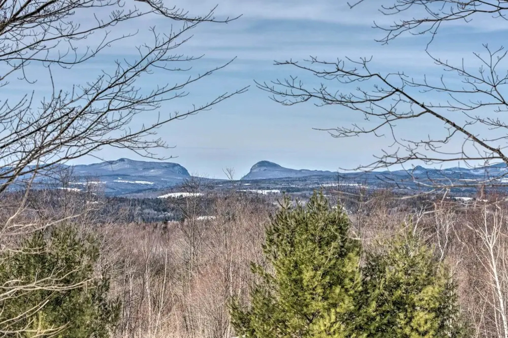 Updated Condo Next to Burke Mountain Bike Trails!