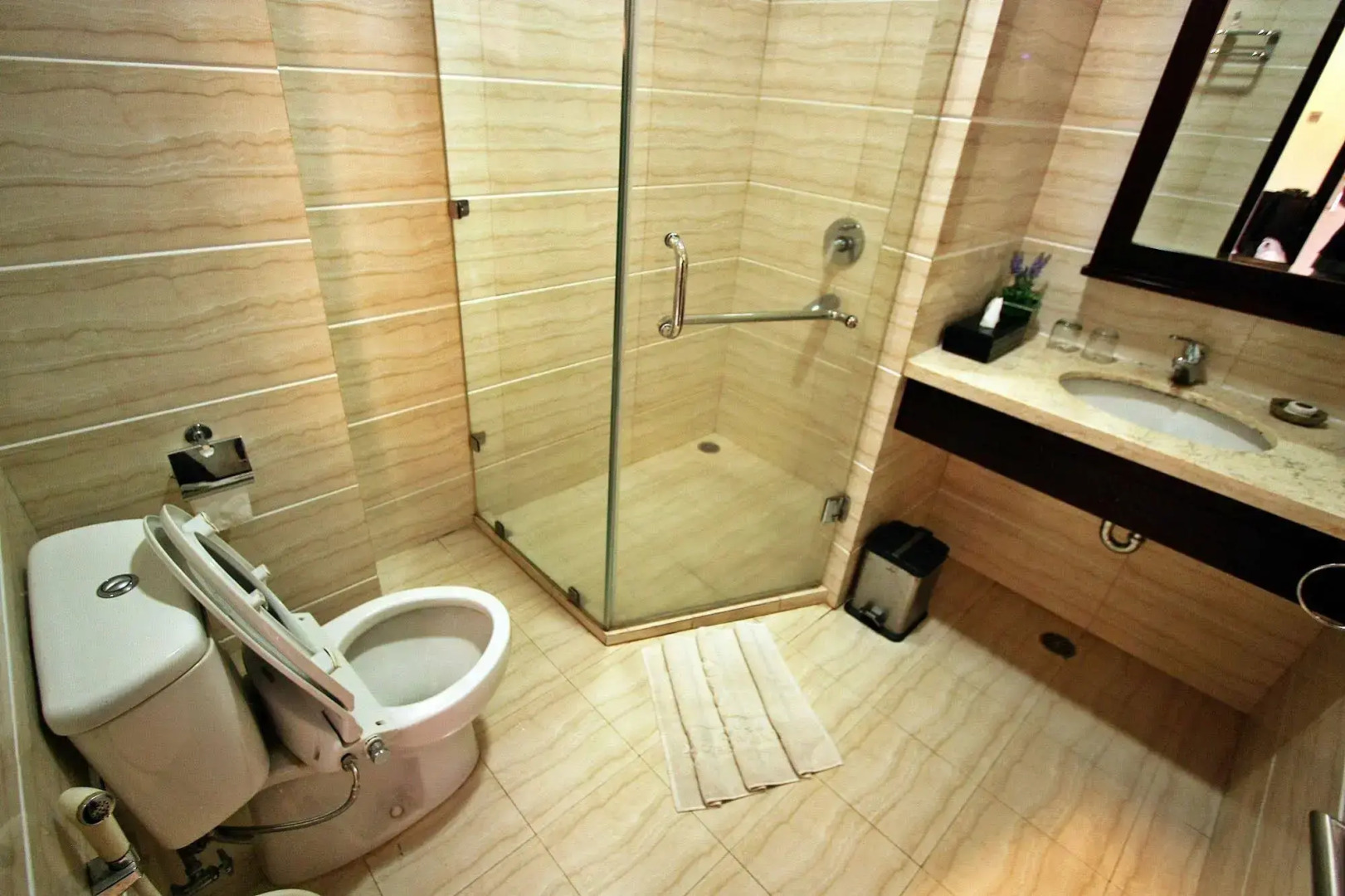 Grand Ussu Hotel & Convention