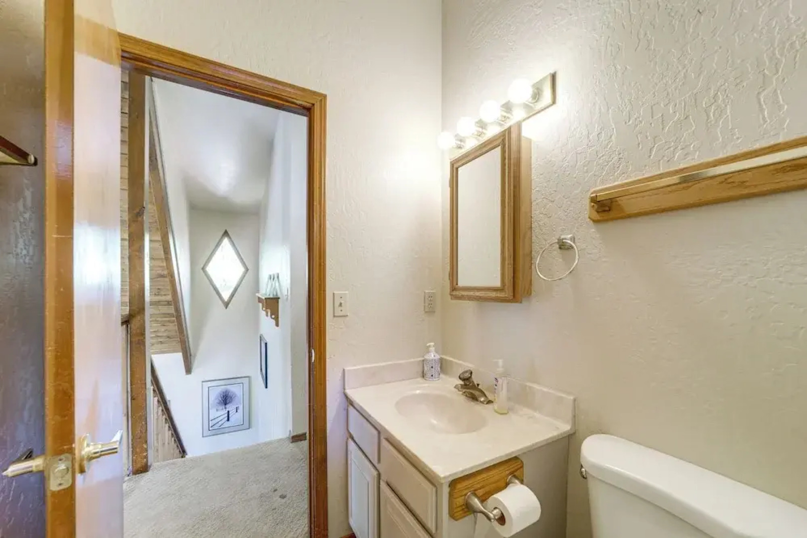 Fire Pit & Wraparound Porch: Munds Park Cabin!