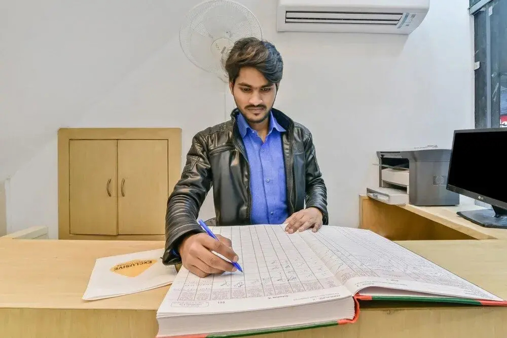 Vaccinated Staff- OYO 28237 Hotel Bramhaputra