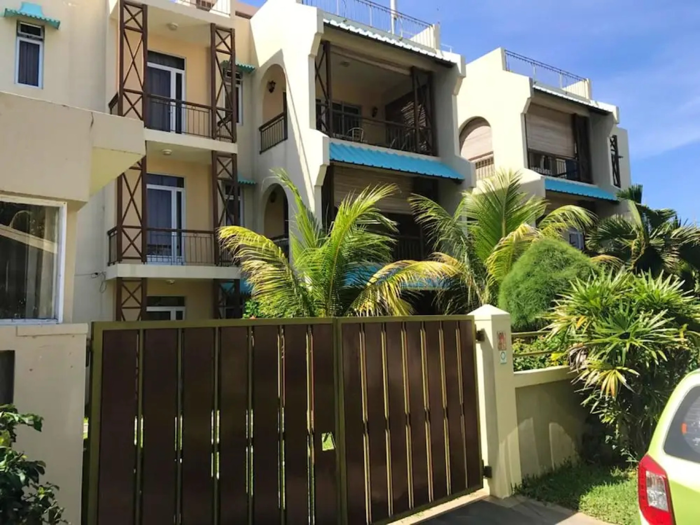 Apartment With 3 Bedrooms in Blue Bay, With Wonderful sea View, Enclosed Garden and Wifi - 300 m From the Beach