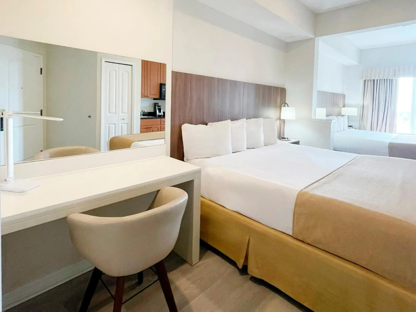The Point Hotel & Suites