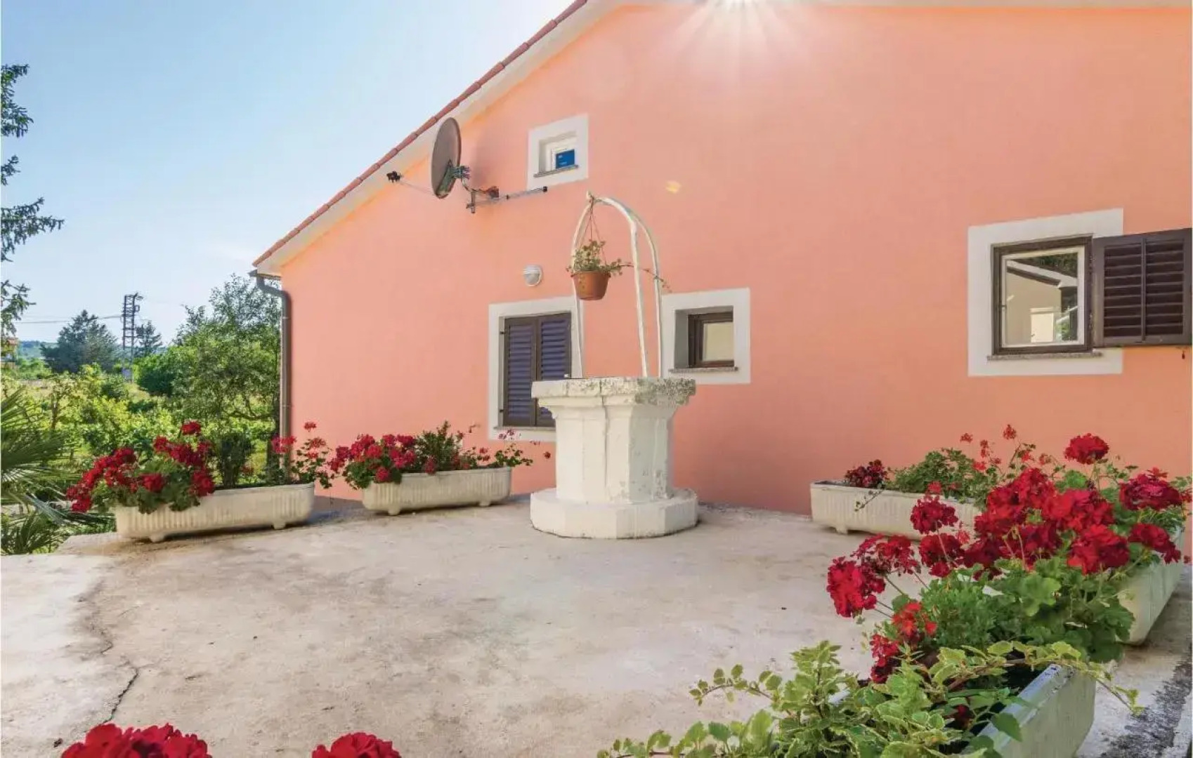 Three-Bedroom Holiday home Krsan with an Outdoor Swimming Pool 07