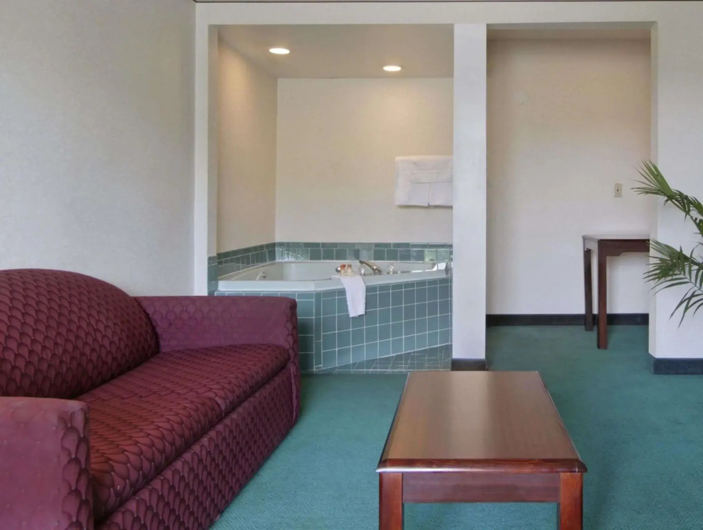 Days Inn by Wyndham Roanoke Civic Center