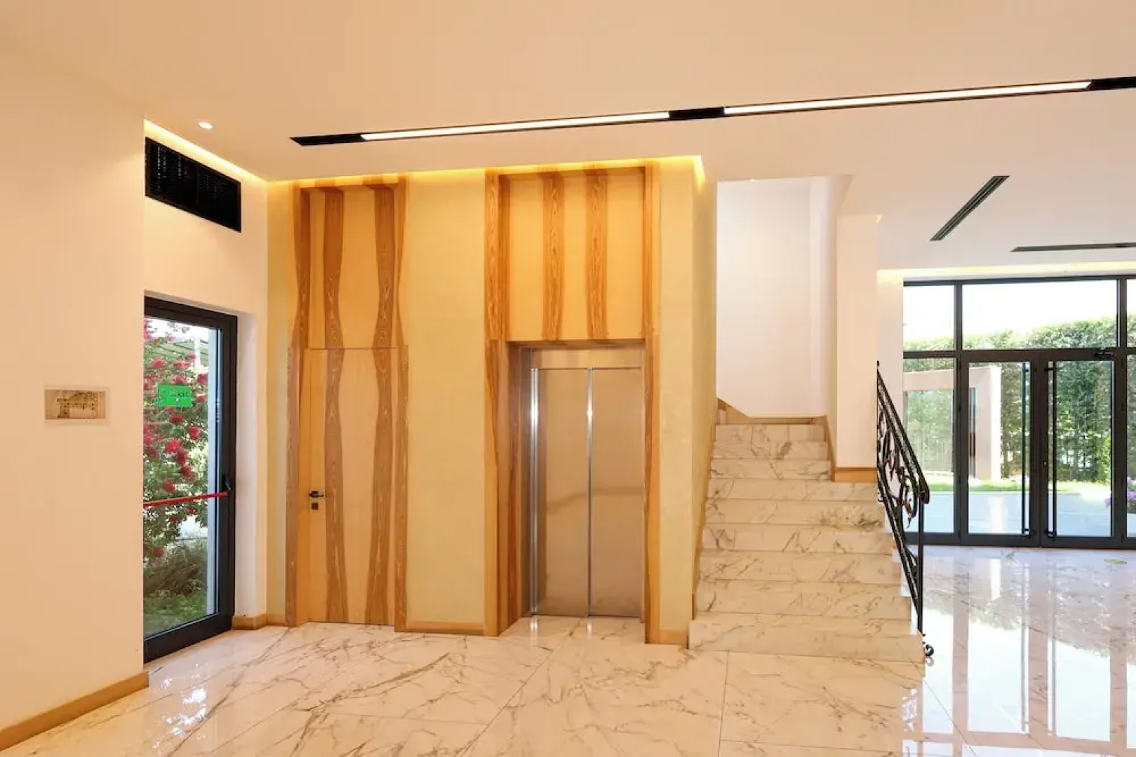 Grand White City Hotel