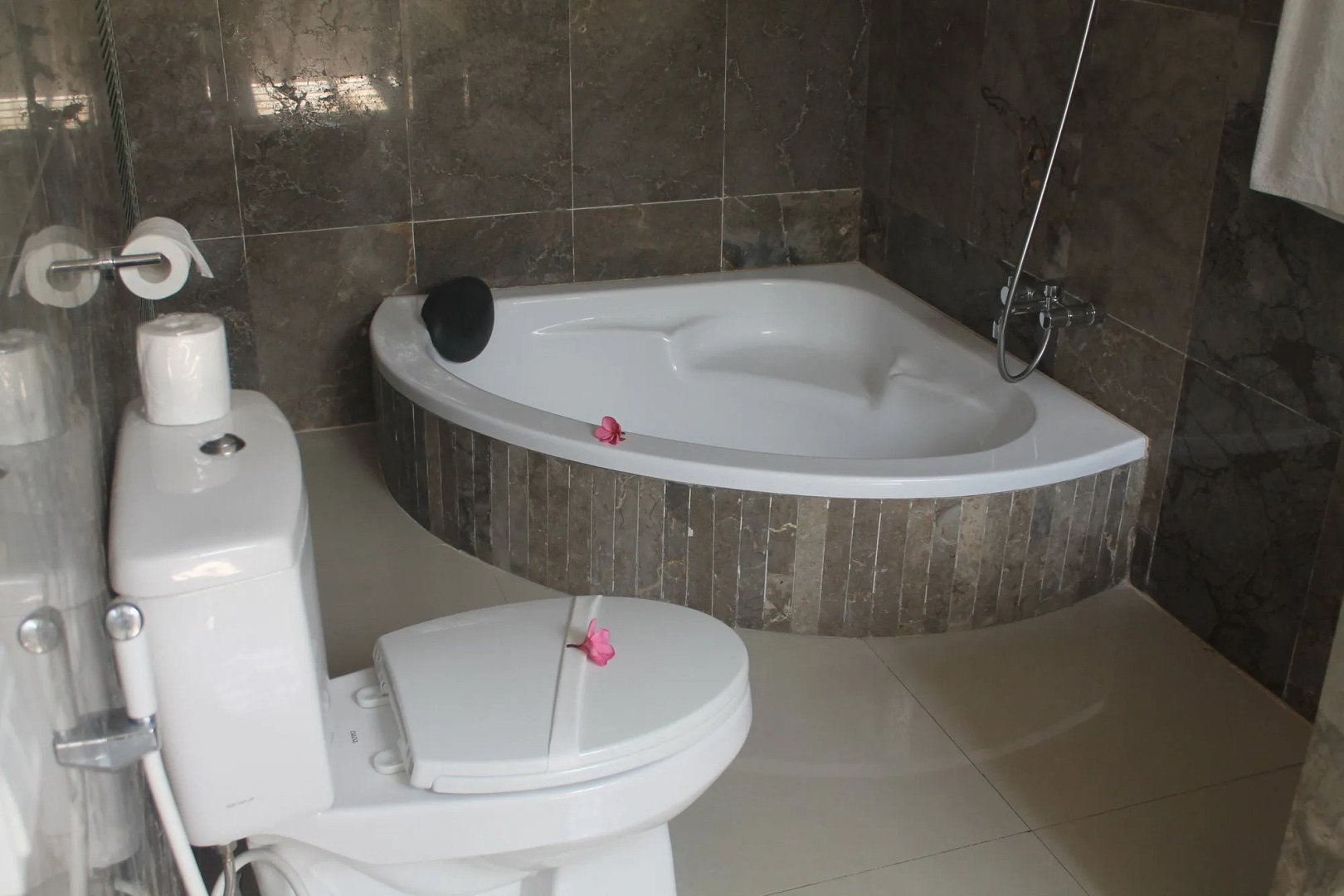 Kelapa Lovina Beach Villas