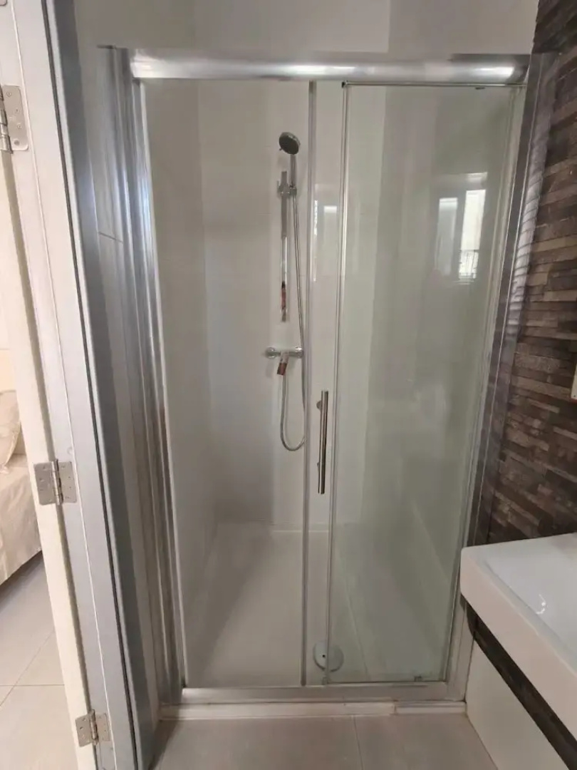 Twin Room with Laundry in Pembroke