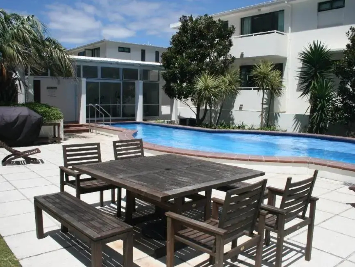 Capri on Pilot Bay Apartment