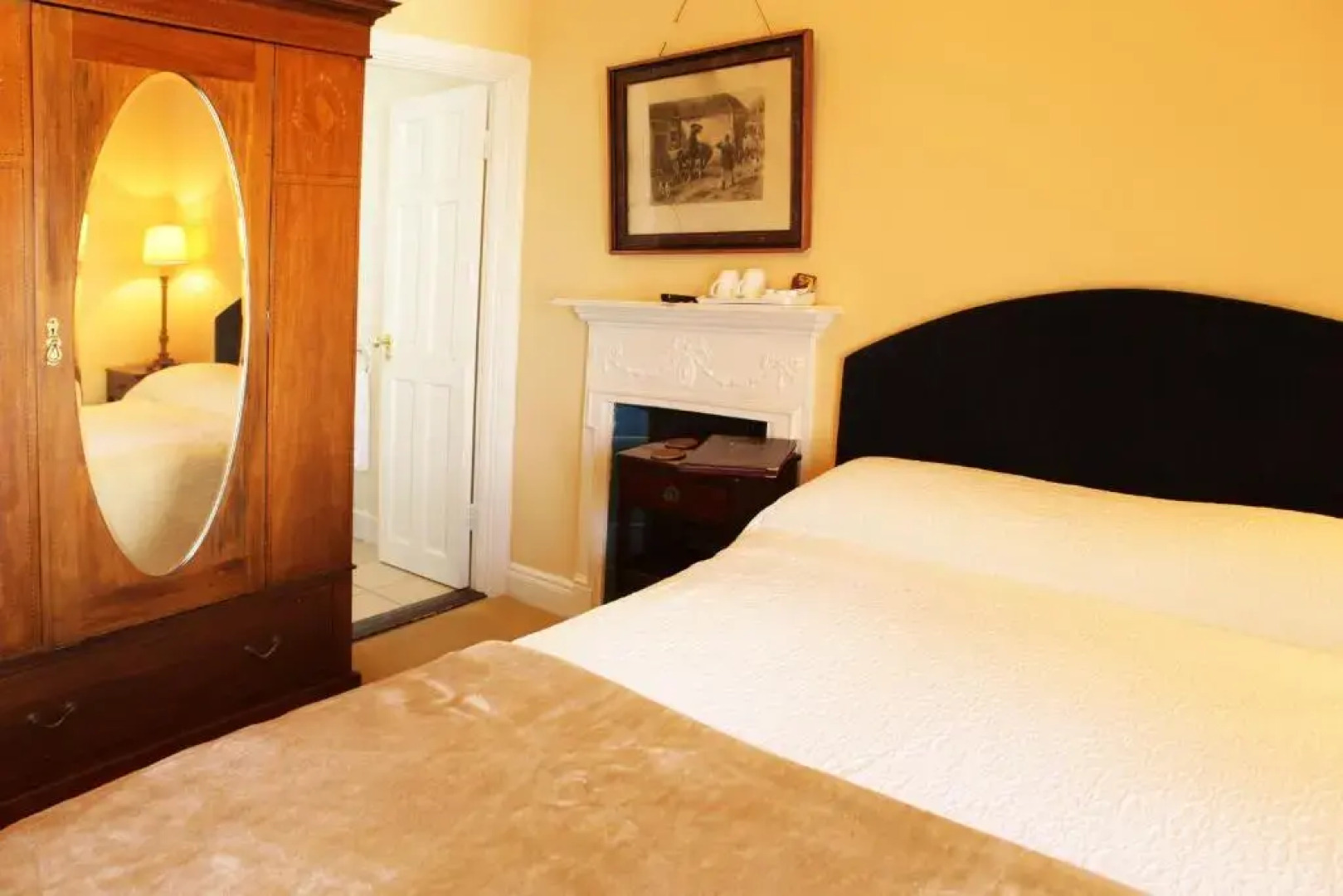 Crottys Pub & Accommodation