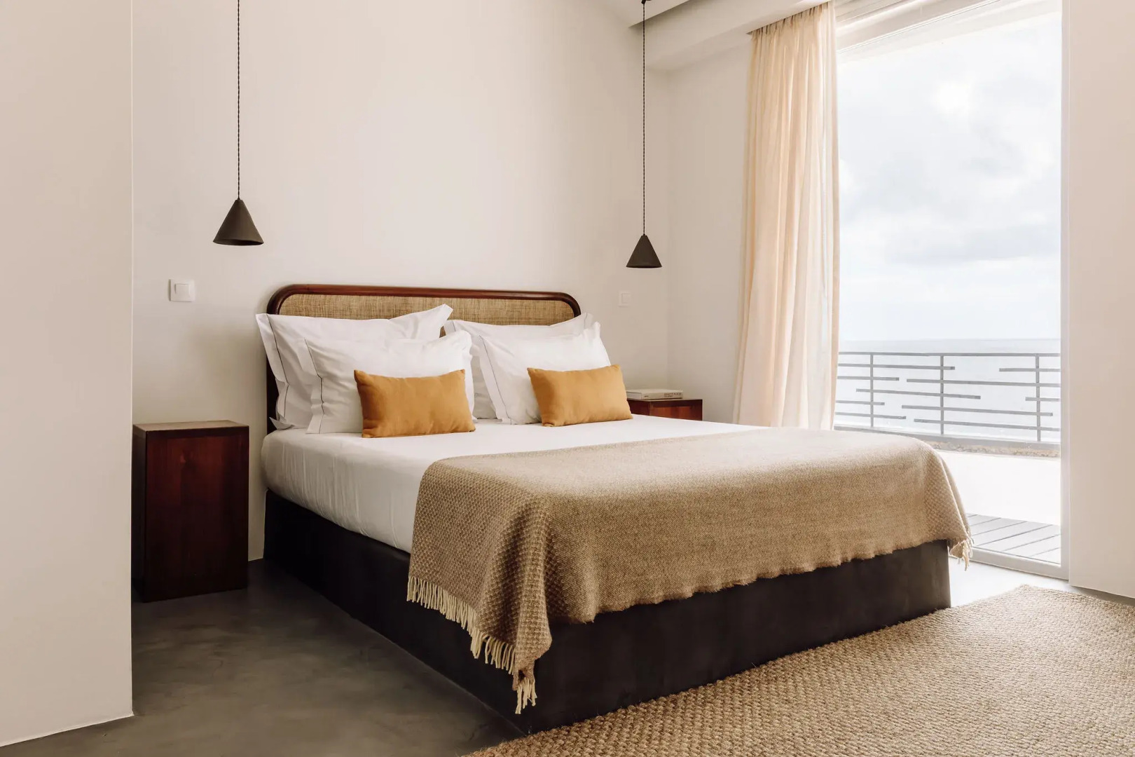 White Exclusive Suite & Villas