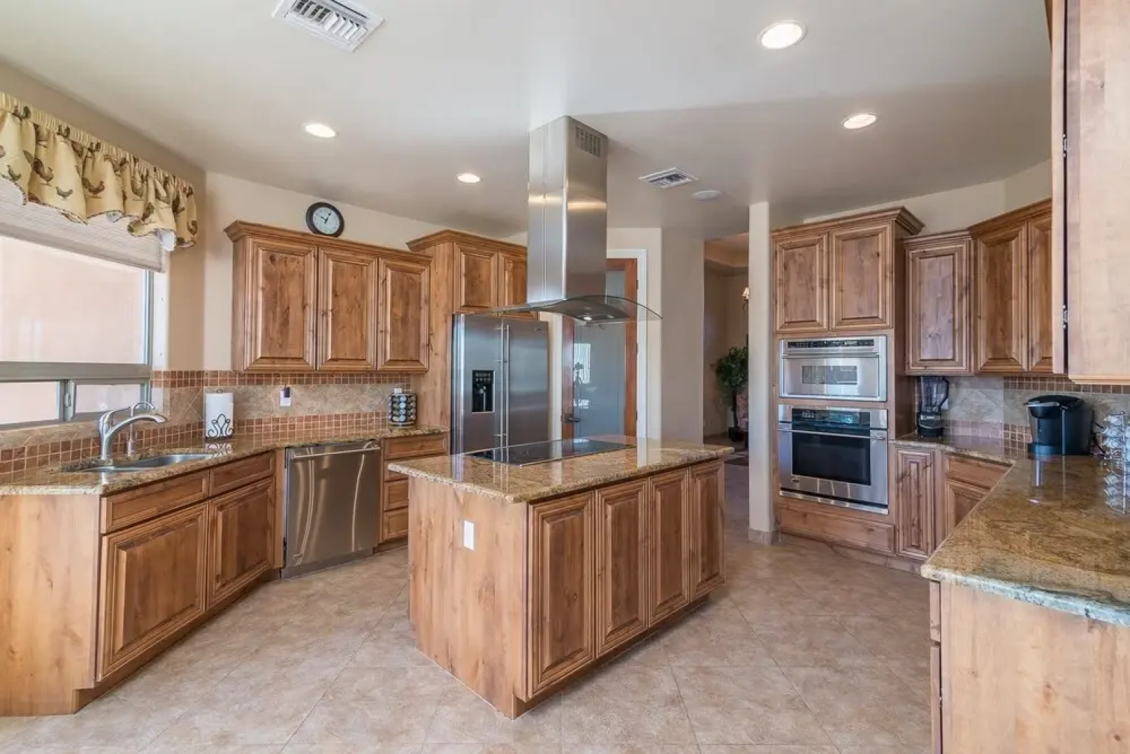 Casa Vista 4 Bedroom Home by RedAwning