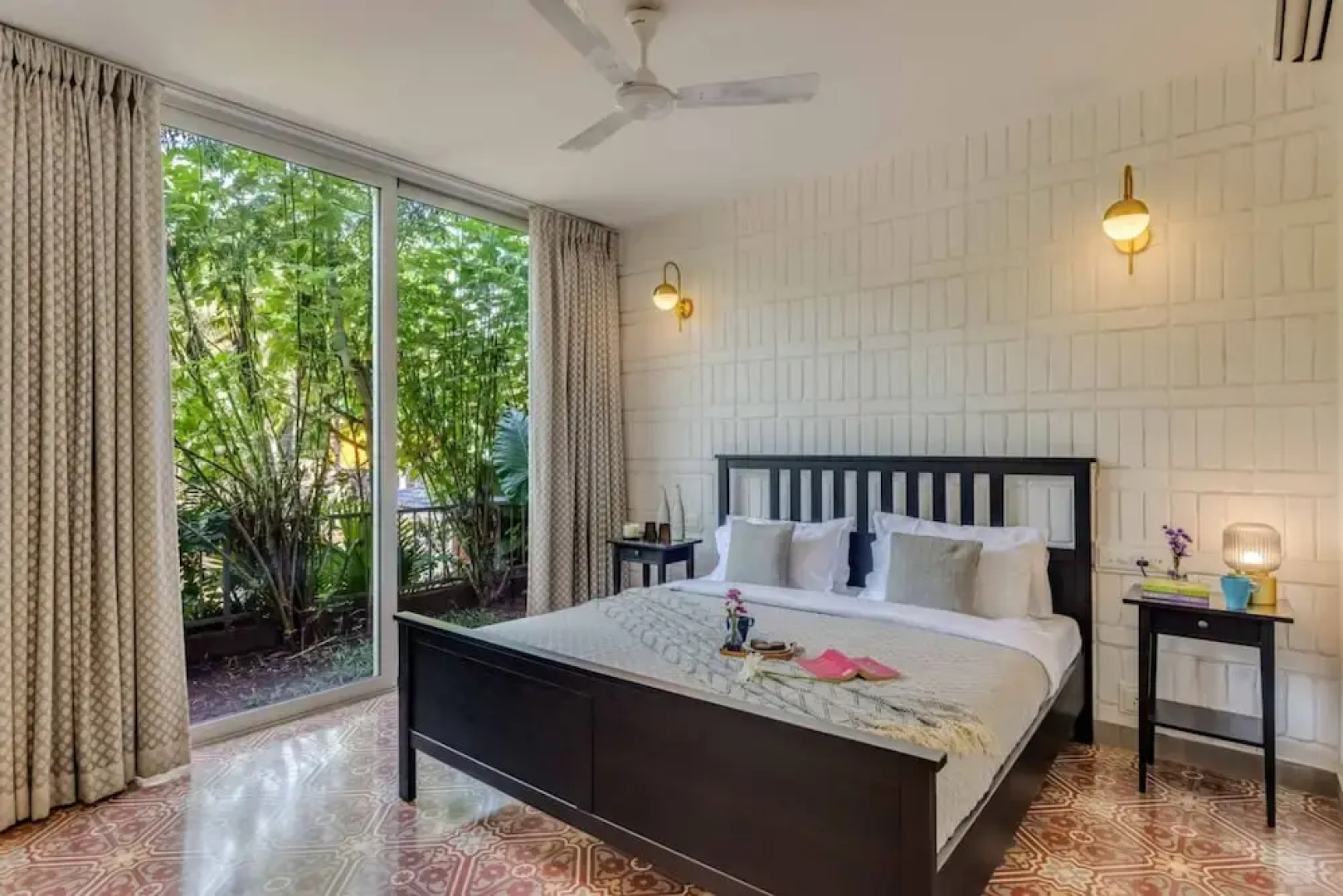 Stylish 2BR w Pool Near Candolim and Coco Beach