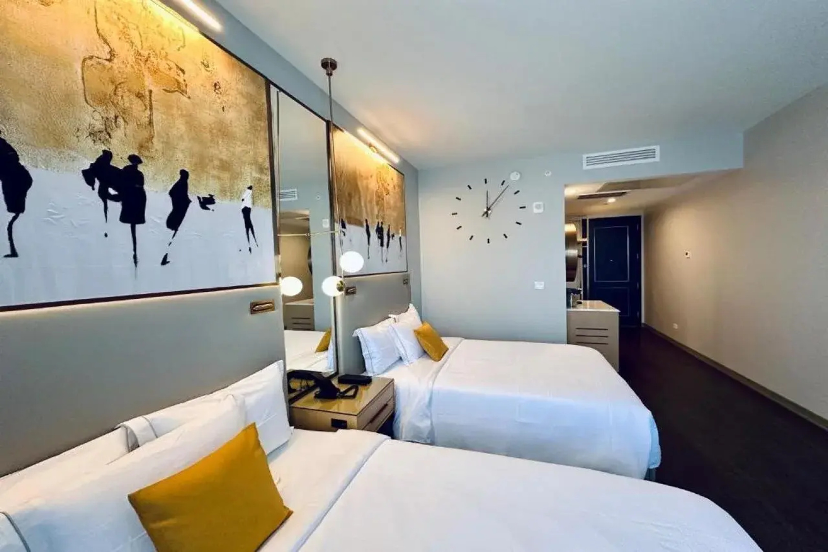 Chez Hotel Arlington Heights