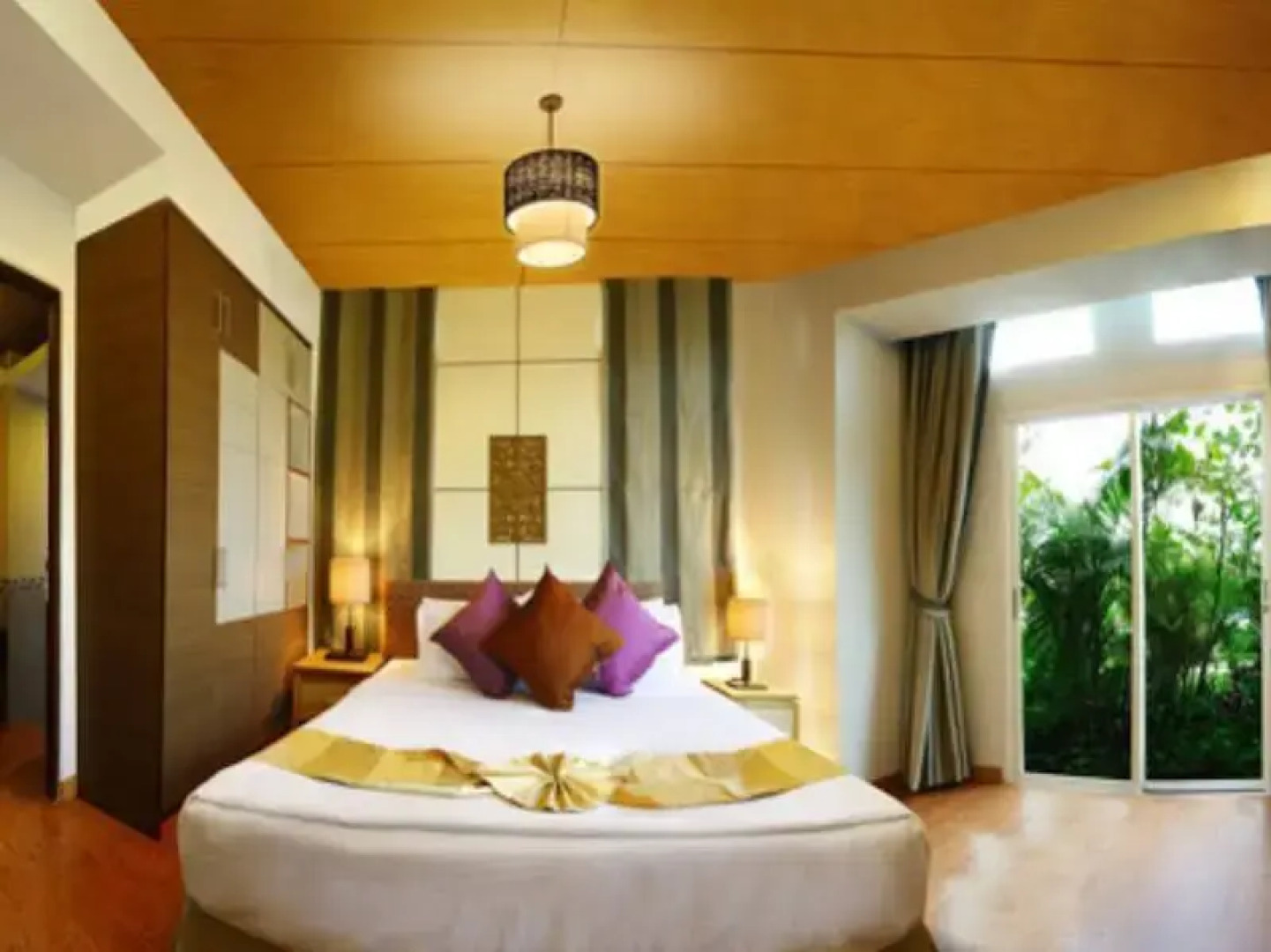 Tachawan Resort & Restaurant