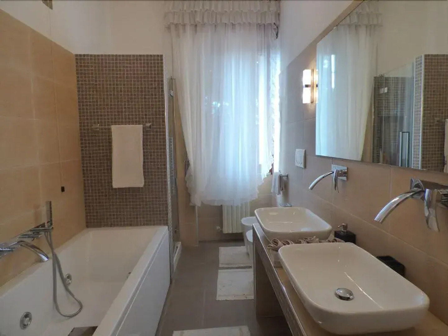 Villa Milano Laghi - Il Giardino Fiorito B&B