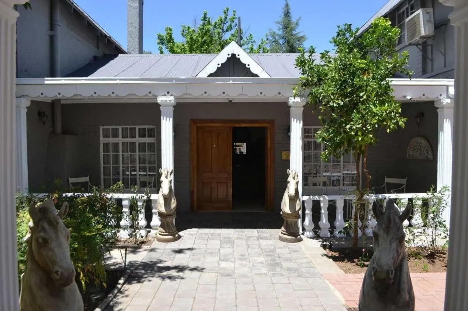 Hobbit Boutique Hotel