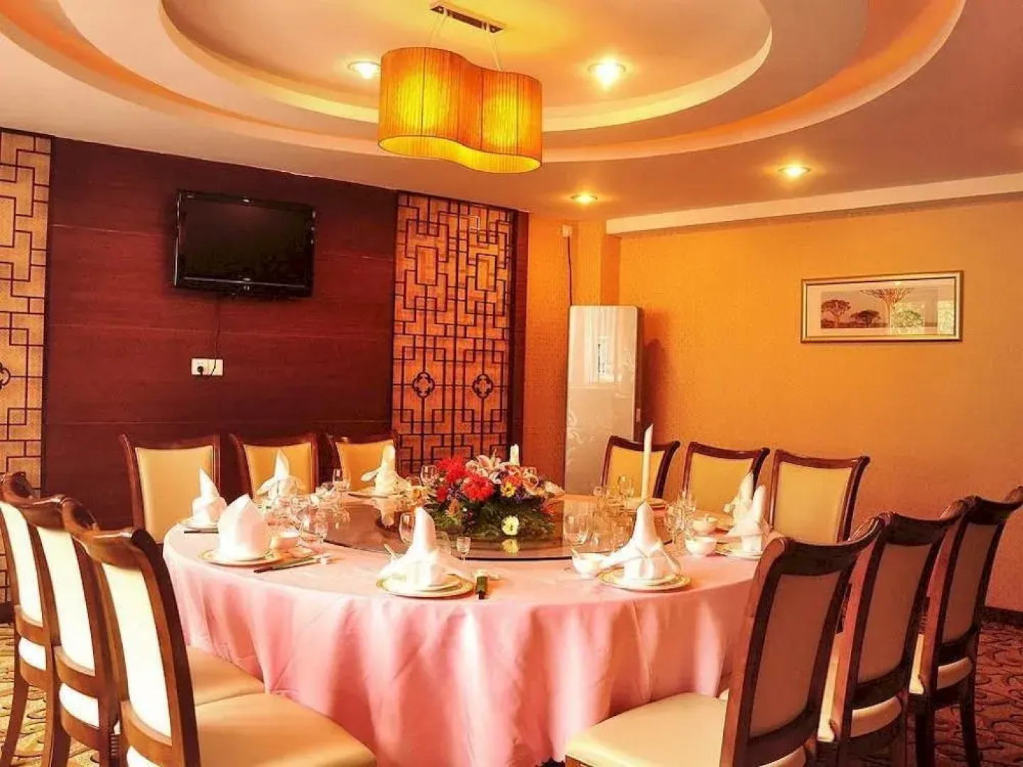 Long Jia Bo Yi Hotel