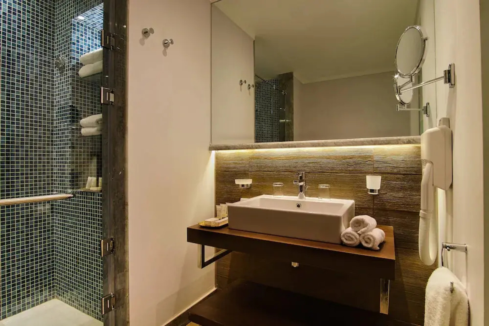 Mövenpick Resort & Golf Einbay