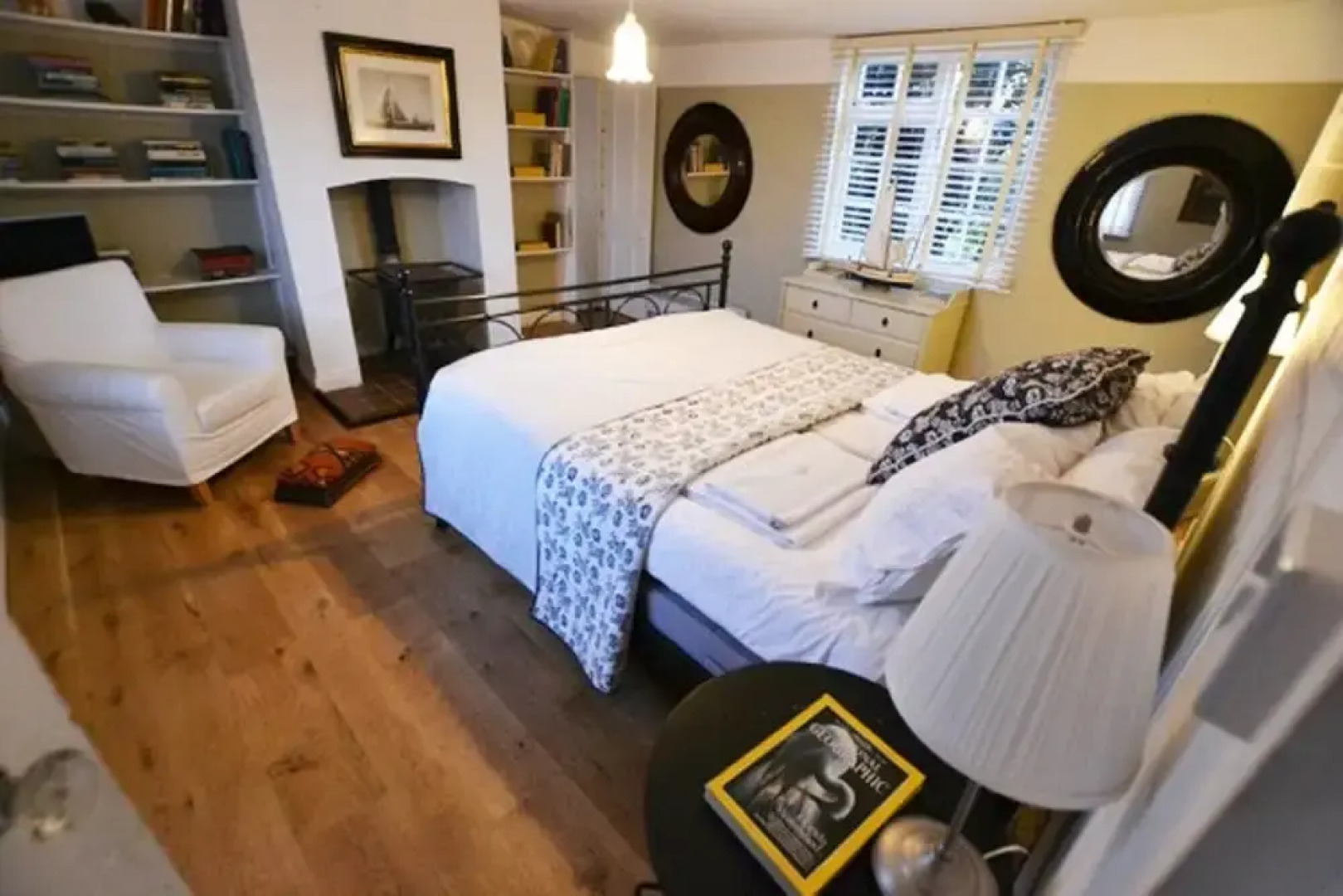 Honeypot Cottage/ 2-bed Home on Osea Island, Essex