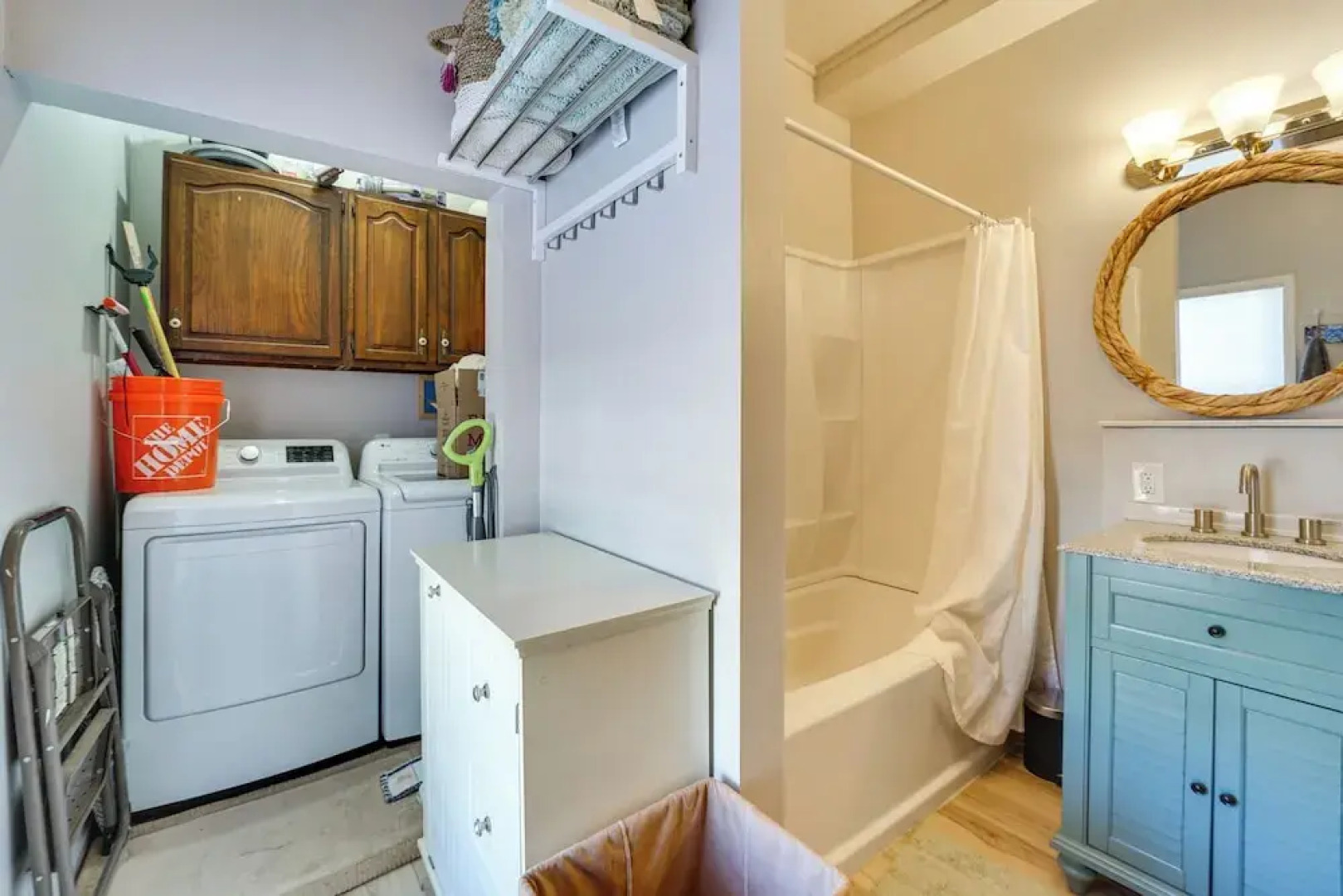 'dolorable' Home w/ Yard - Walk to River!