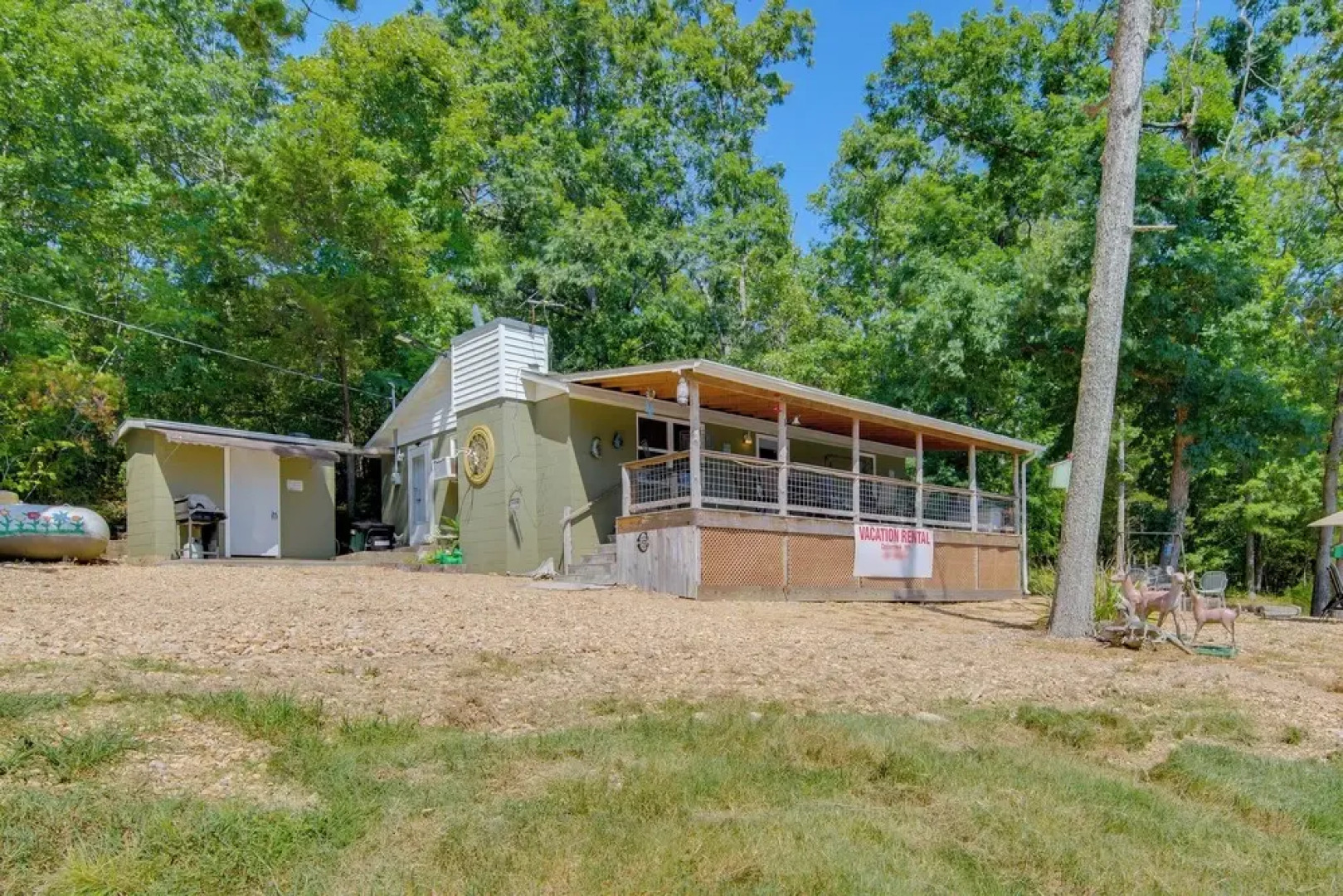 Waterfront Bull Shoals Lake Cabin w/ Deck + Views!