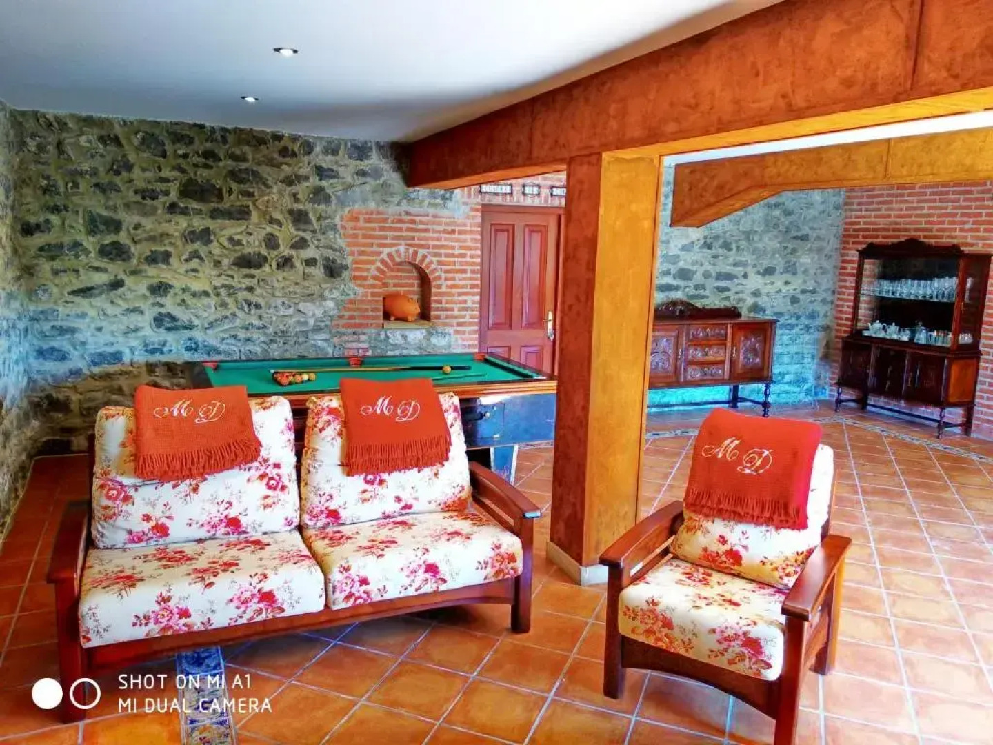 Casa Amplia Con Jardín Y Aparcamiento G-100147