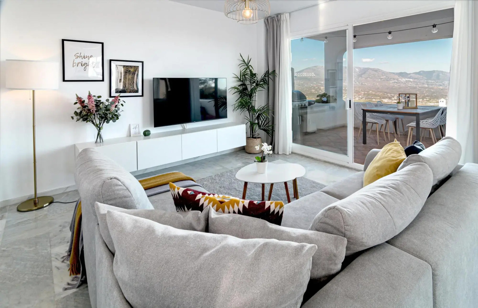 LJ- Modern flat with spectacular views in mountain