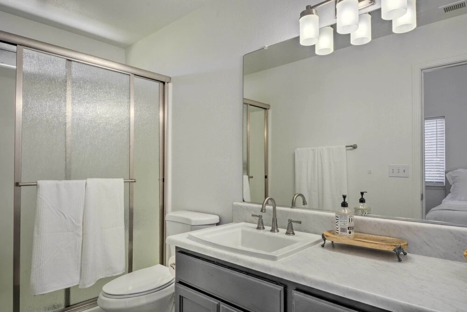 Close to Parks & Brews: Sunny Grants Pass Apt!