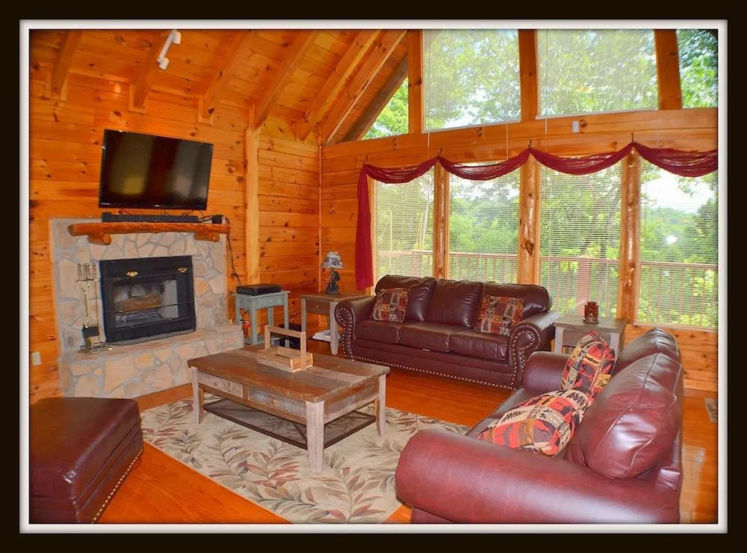 Steele Away 3 Bedroom Cabin by RedAwning