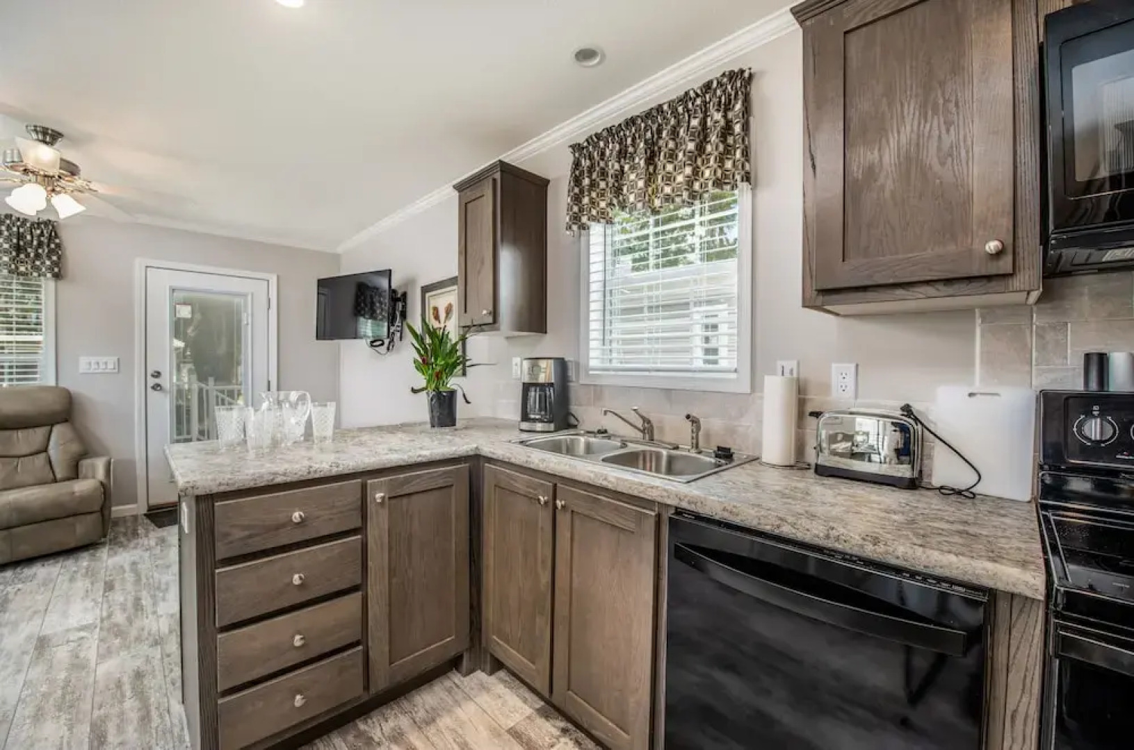 Water's Edge RV Resort