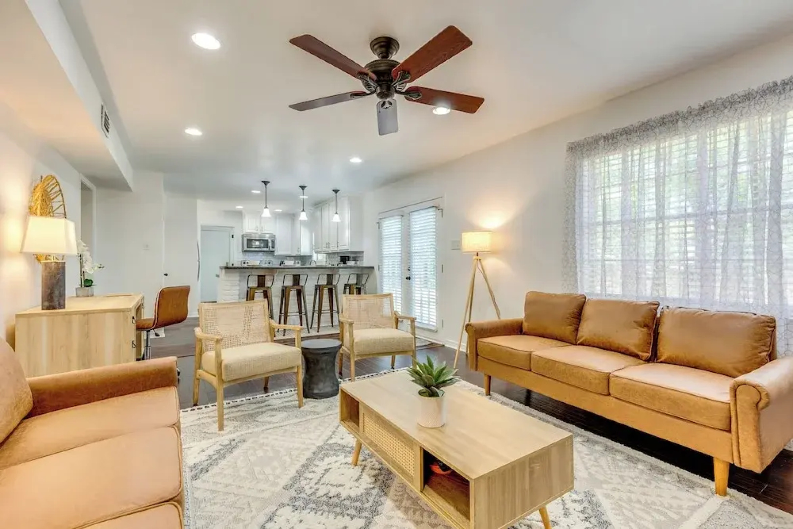 Family-friendly Home: 6 Mi to Downtown Mobile!