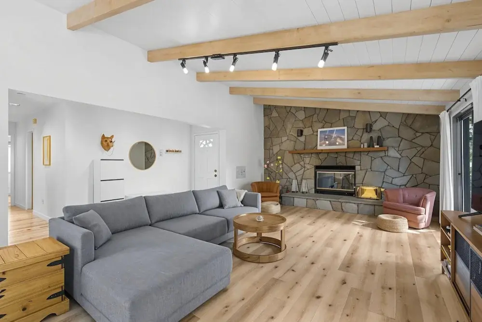 The Red House - Near Golf, Beaches & Communal Pool by Yosemite Region Resorts