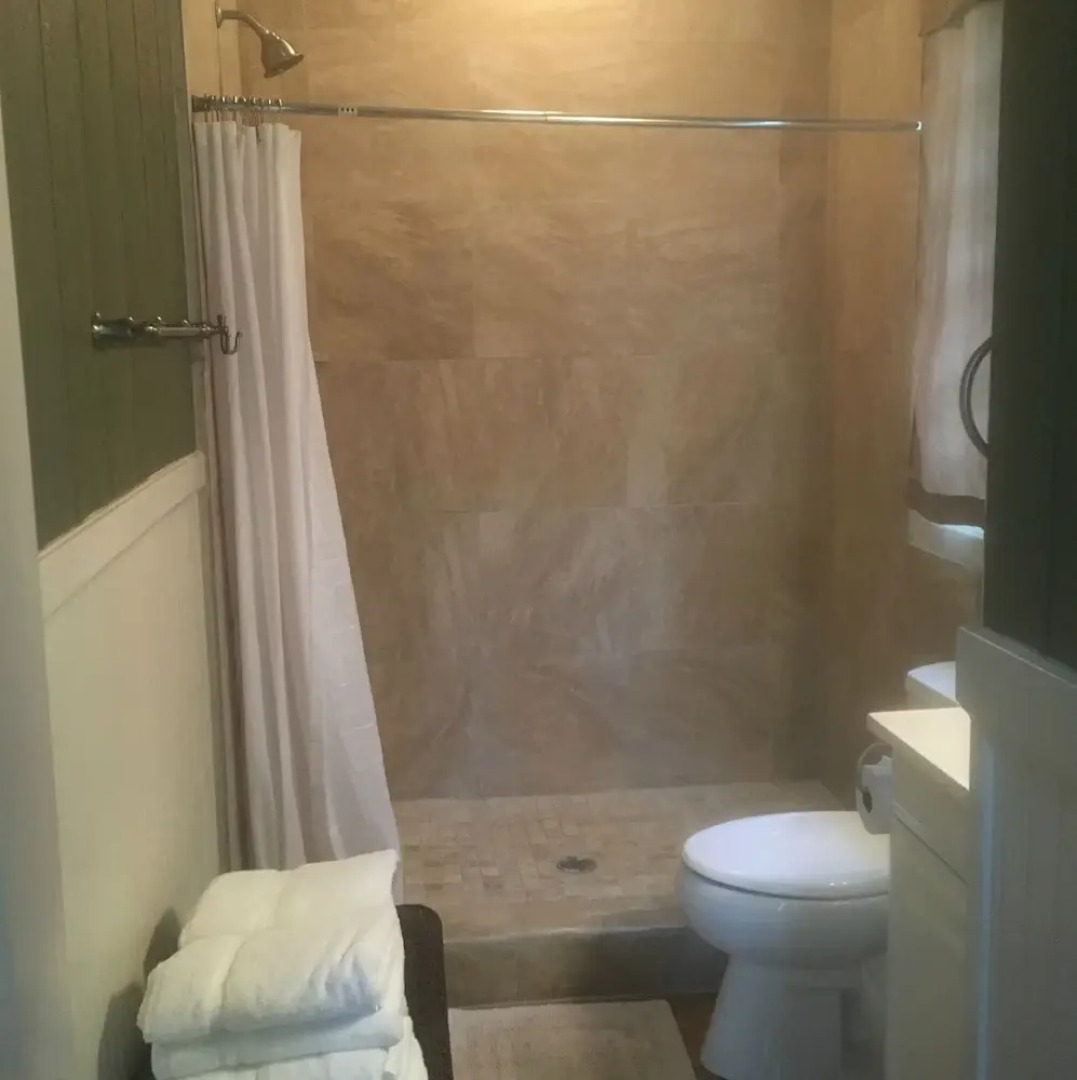 River Rd. Treehouses- Birdseye Perch 1 Bedroom 1 Bathroom Cabin