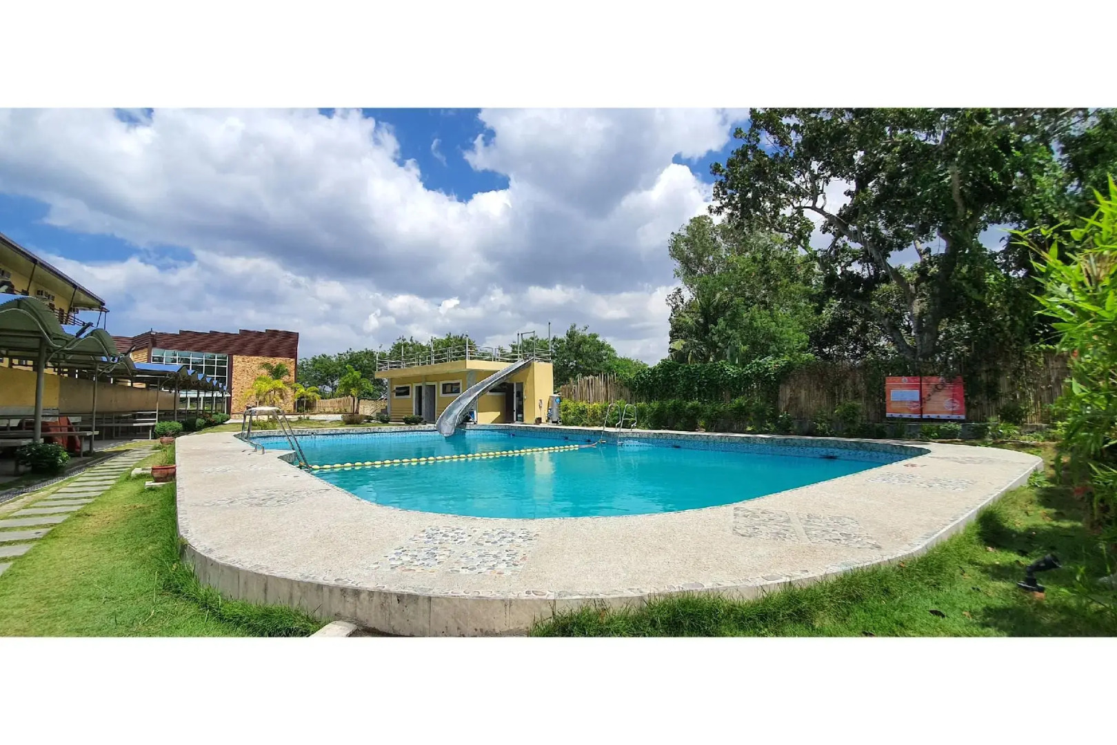 OYO 585 Dragon Pod Hotel And Resort