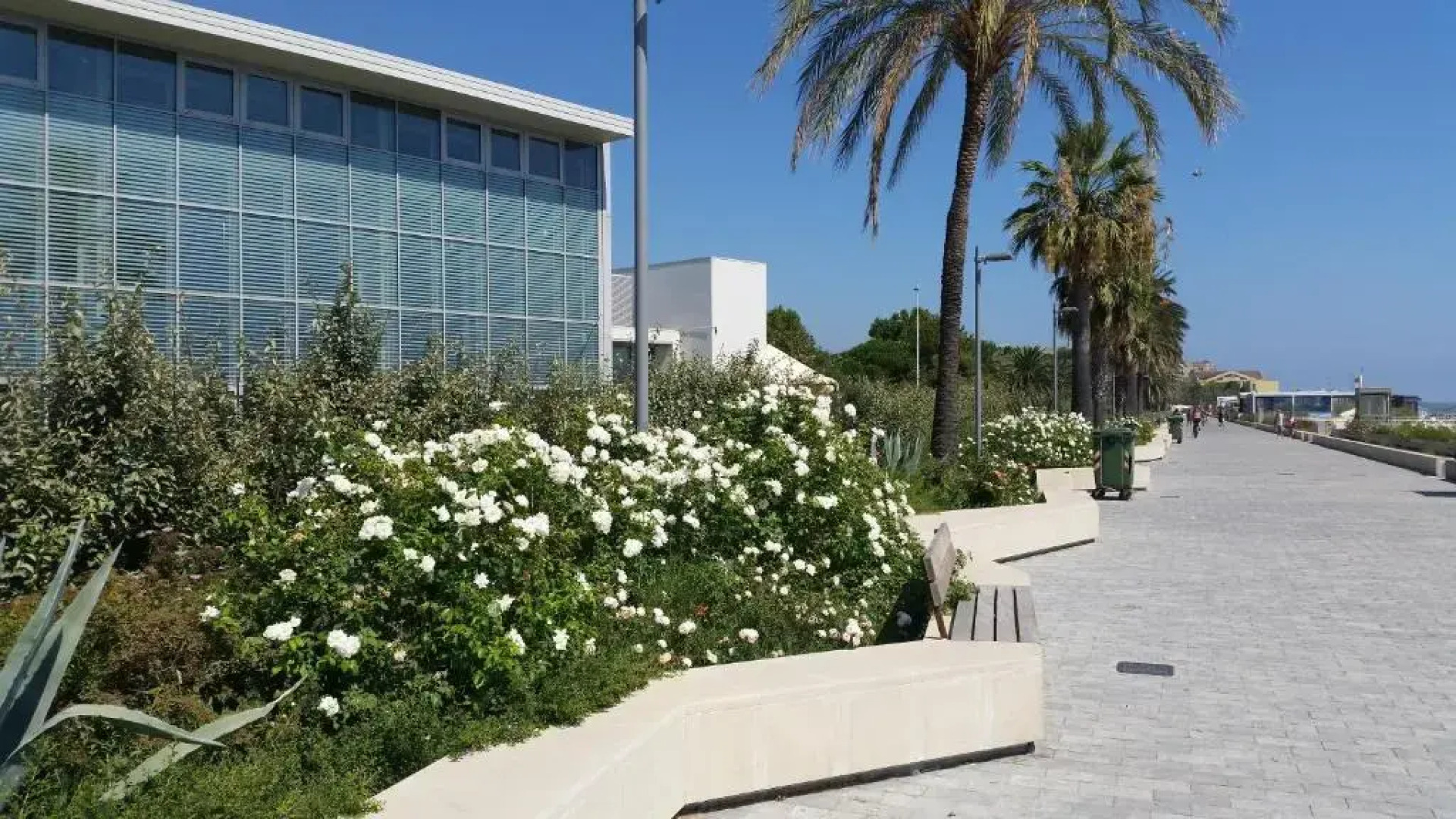 MODERN & BRIGHT flat - 2 MIN from the SEA