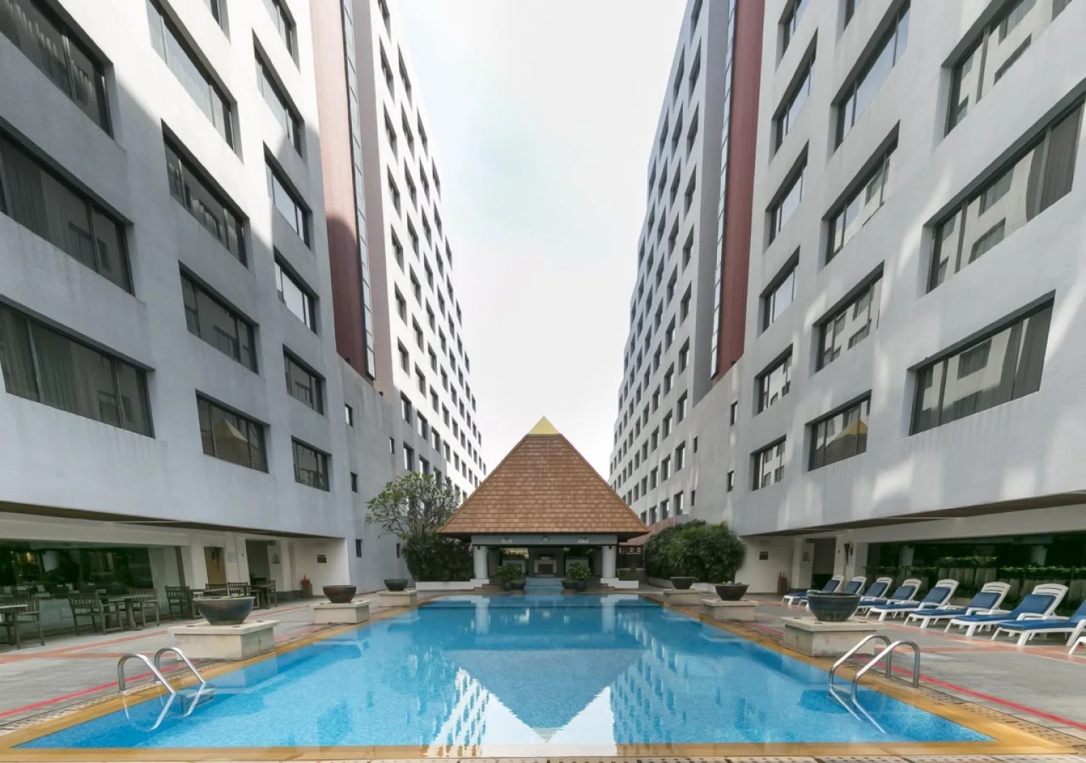 Twin Towers Hotel