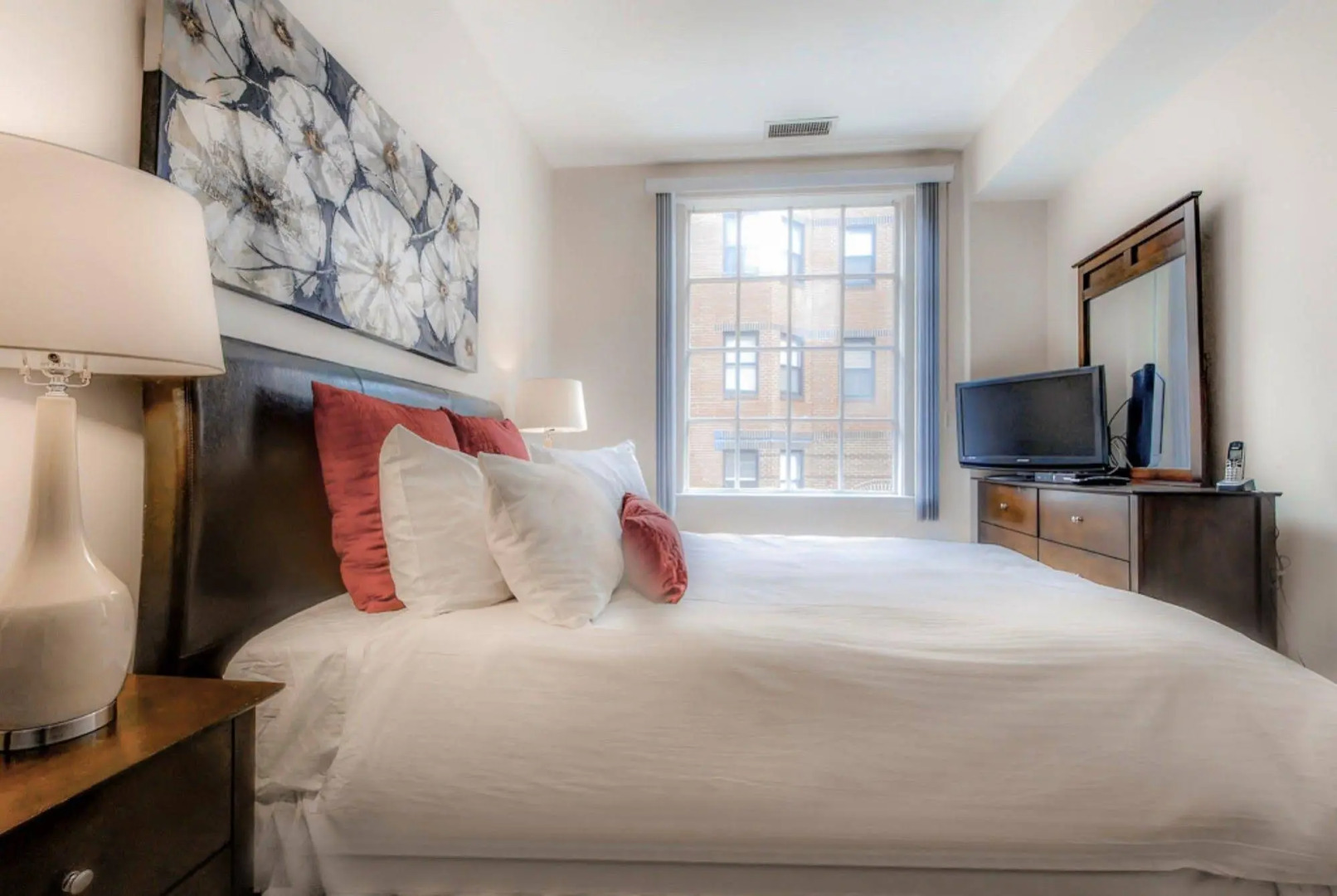 Global Luxury Suites at Main Street