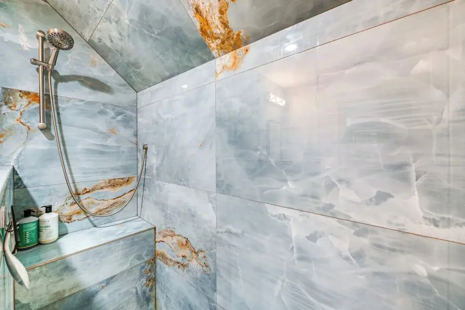 11 Mi to Snowbird Resort: Mtn-view Apt w/ Hot Tub