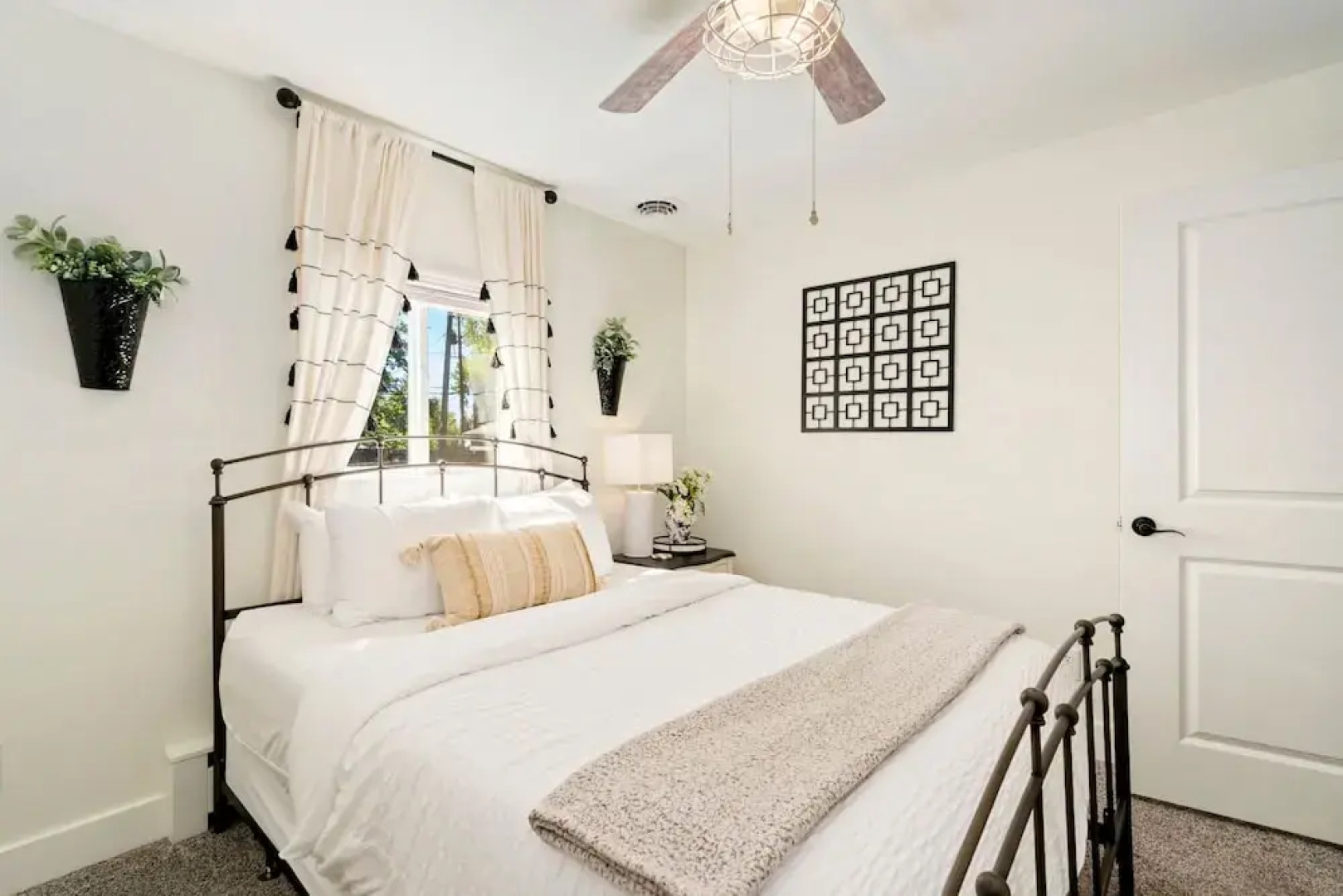 Windsor Farmhouse Family Fun, Yard & Fireplace