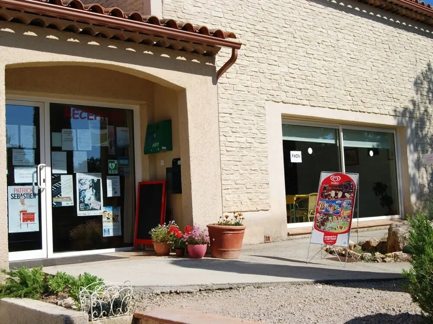 Detached villa with a dishwasher, in green surroundings