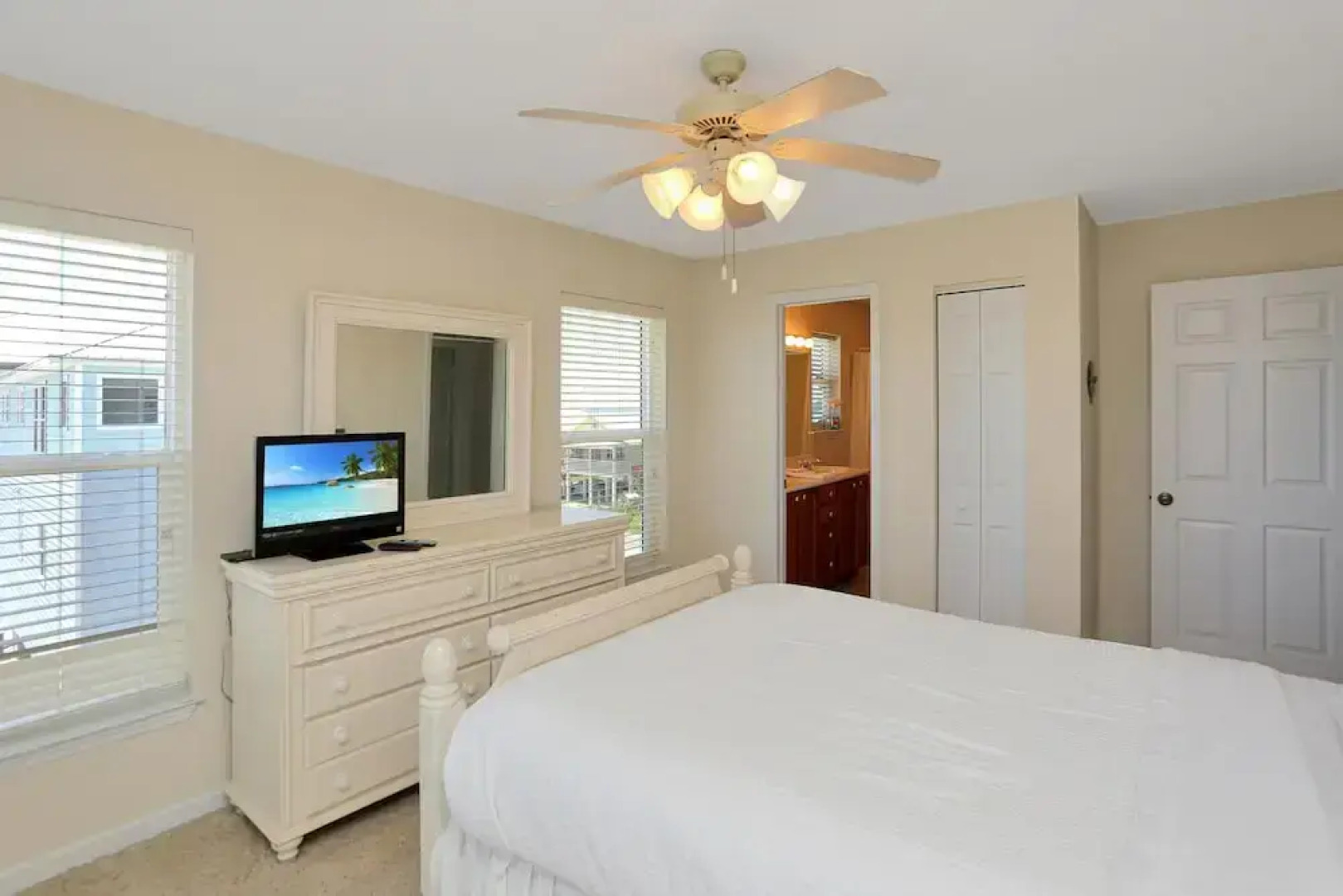 Yellow Bird Apartment