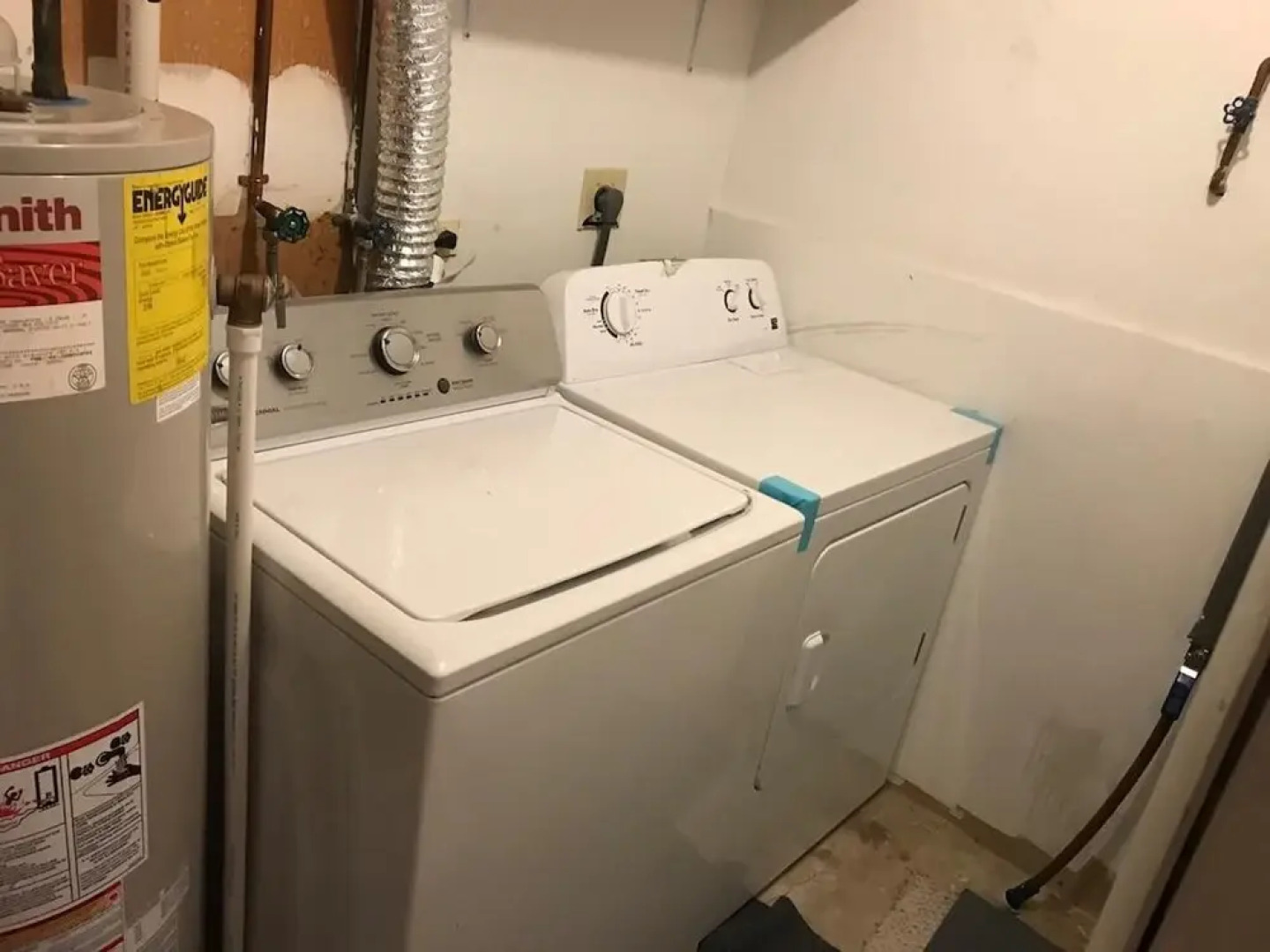 Room in House - Executive Private Room w Bath Near Shopping