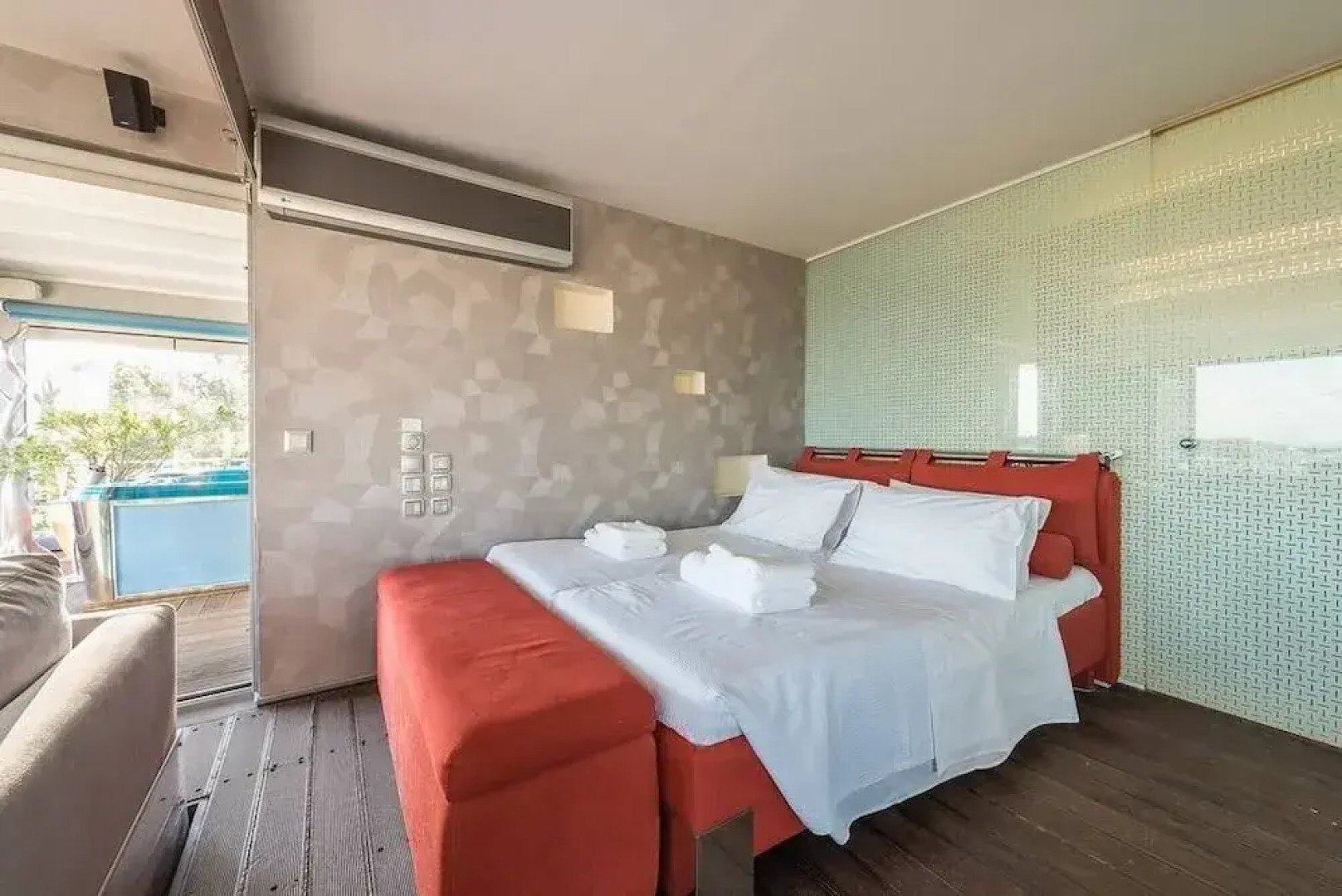 Sea View Apartment with Hot Tub & Sauna