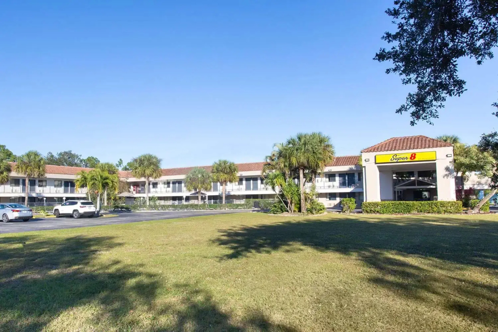 Super 8 By Wyndham Naples